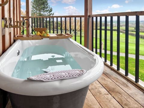 Hot tub | The Rabbit Hole - Sibrwd Y Coed, County Conway