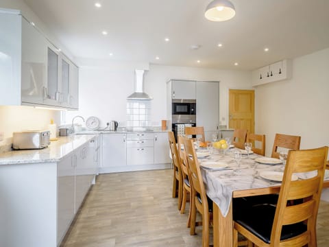 Kitchen/diner | On The Beach, Downderry