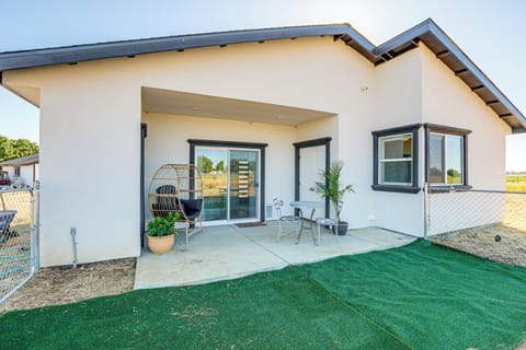 Lincoln Vacation Rental | 2BR | 1BA | 746 Sq Ft | 1 Step Required