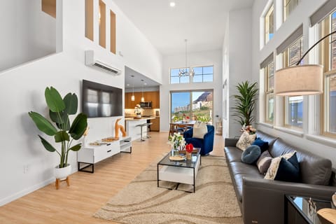 Open layout makes it easy for your group to connect. (Ocean Escape)