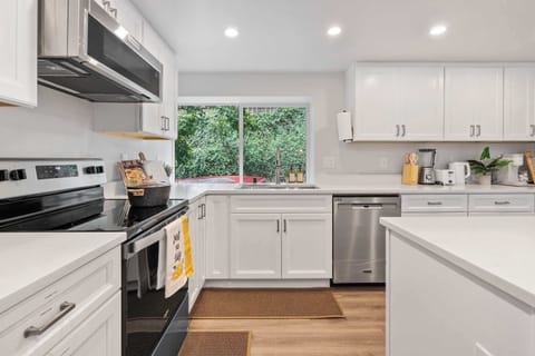 Here is the fully equipped kitchen for you. Chef!