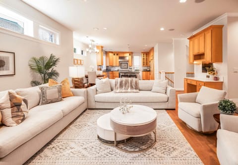 Chill vibes only – a comfy living room with stylish touches.