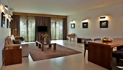 Unwind together in the expansive lounge flooded with daylight.