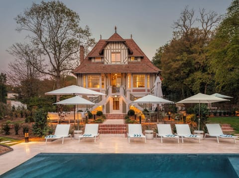 Villa padel, piscine, jacuzzi 12 personnes. Proche Deauville.
Villa à louer Villers-sur-Mer pour les vacances ou pour un séminaire