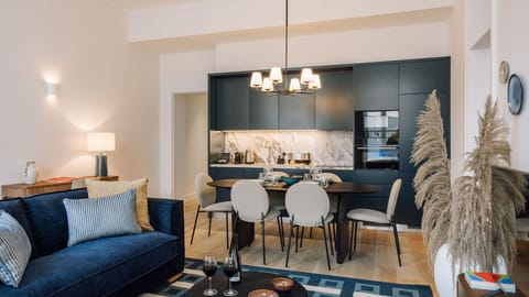 A contemporary kitchen with marble countertops — where beauty meets practicality.
 #AndoLiving #Portugal #Santos #MarbleVibes #ModernKitchen