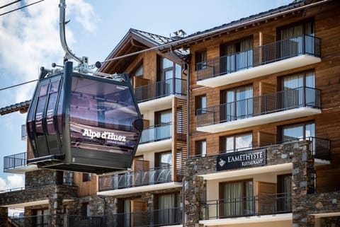 Ride the gondola straight from the residence into the heart of the Alps.