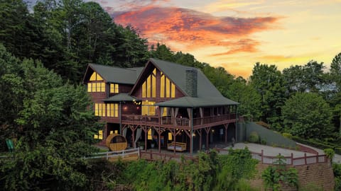 Private mountain retreat with epic views of Helen, packed with amenities & fun!