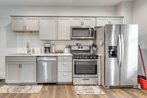 Kitchen | Dishwasher | Toaster | 1st Floor