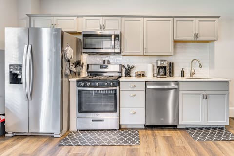 Kitchen | Desk | Free WiFi | Air Conditioning/Heating Units