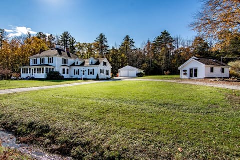 Small cottage you are renting is on right side of circle drive. 