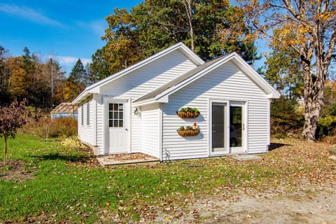 Front view of small cottage you are renting. 