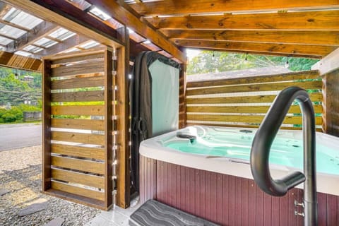 Indoor spa tub