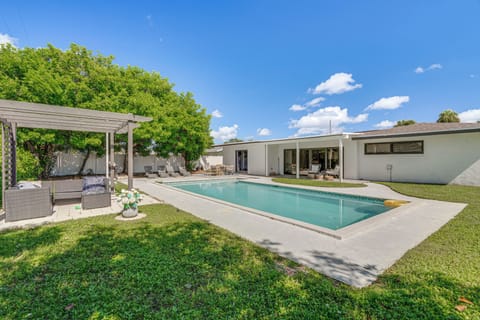 Cape Coral Vacation Rental | 4BR | 3BA | 1,923 Sq Ft | 2 Steps to Enter