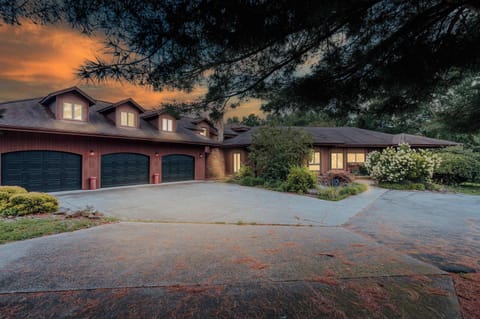 Your next "out of office" reply has found its perfect backdrop. Come relax in a space where the only thing on your to-do list is "Do nothing."