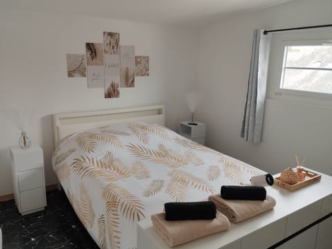 Room double bed