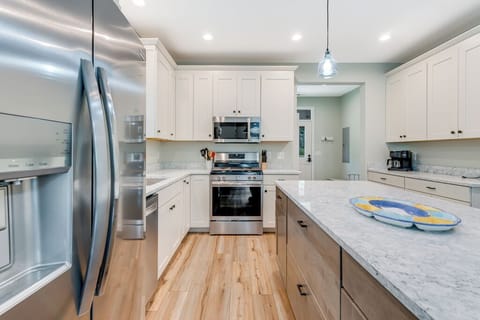 This fabulous Home sleeps 10 in pure comfort and style!