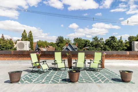 Rooftop deck
