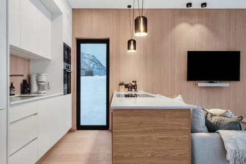 Well-equipped kitchen with all new appliances. 