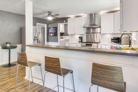 Kitchen | Coffee Maker | Breakfast Bar | Cooking Basics