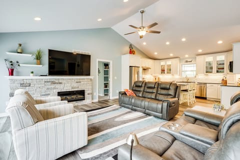 Living Room | Central A/C & Heat | Free WiFi