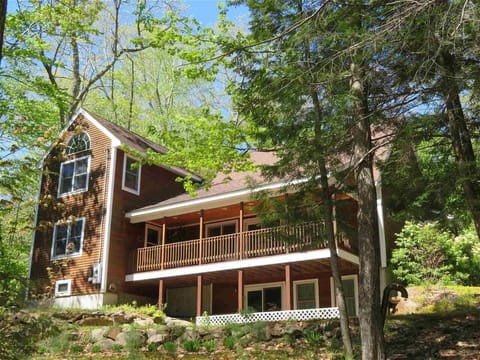 Welcome to Laughing Bear Cottages!