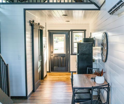 Dining area has 4 chairs