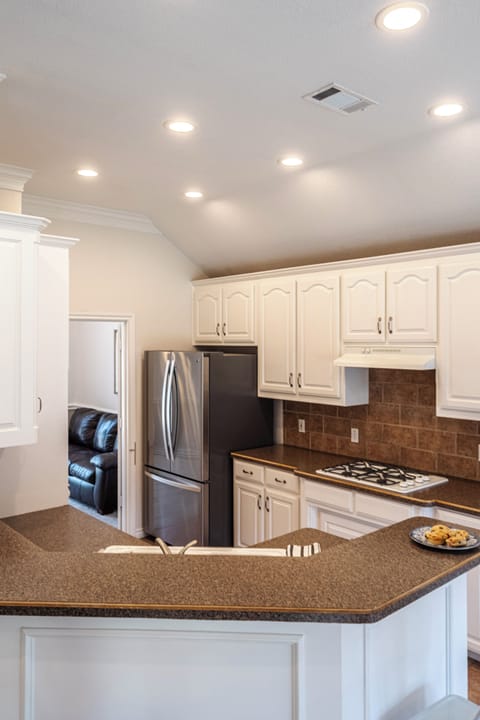 Kitchen, gas stovetop. Oven, Microwave, dishwasher, Fridge all for you to use. 