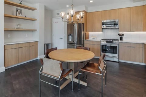 Open Kitchen and dinning area 