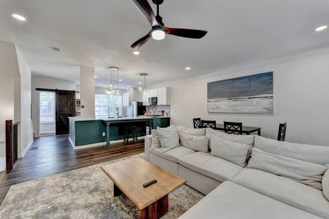 9bf7d606-eb25-45e0-bd56-72789269db1c