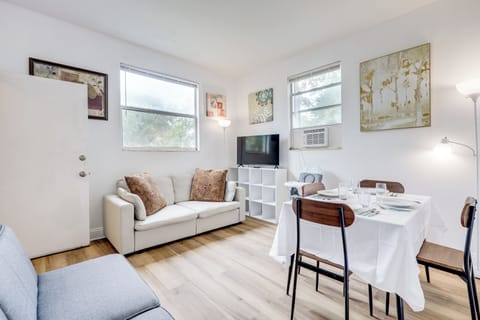 Jacksonville Vacation Rental | 1BR | 1BA | 4 Steps to Enter | 742 Sq Ft