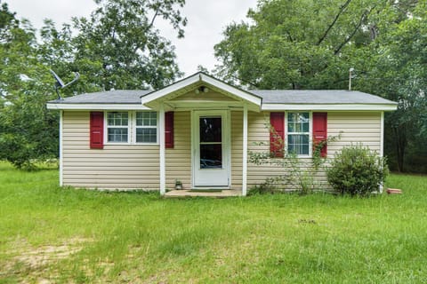 Kathleen Vacation Rental | 2BR | 1BA | 2 Steps to Enter | 720 Sq Ft