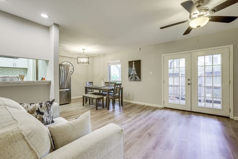 Houston Vacation Rental | 2BR | 2BA | 1,100 Sq Ft | 4 Steps to Enter