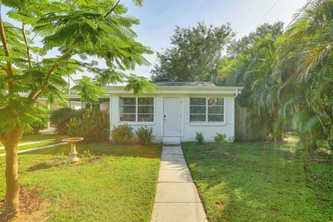 Fort Myers Vacation Rental | 1BR | 1BA | 1,000 Sq Ft | Stairs Required