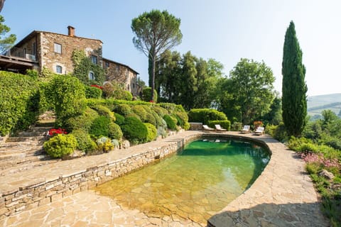 Amenities, Animals, Balcony / Terrace / Patio, Building Exterior, Facilities, Main Entrance, Outdoor, Pool, Room Detail, Spring, Summer