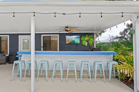 Exterior Wet Bar w/seating for 8