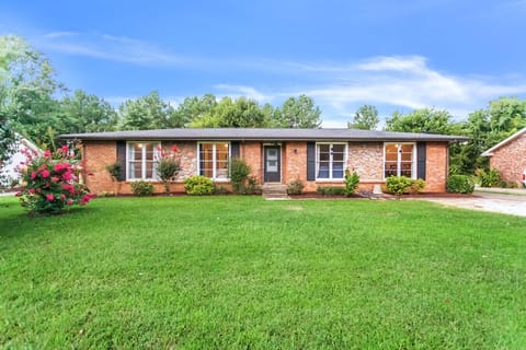 3 bedroom, 2 bathroom close to downtown Franklin.