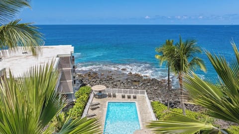 Casa Aloha’s Oceanfront Pool – Swim, Lounge, and Soak in the Sunset Views