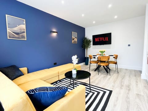 Living Room / Lounge