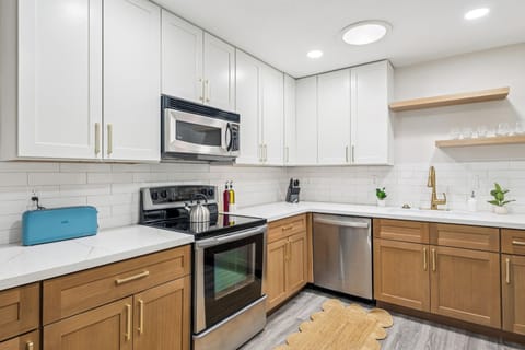 Plenty of countertop space for making homecooked meals