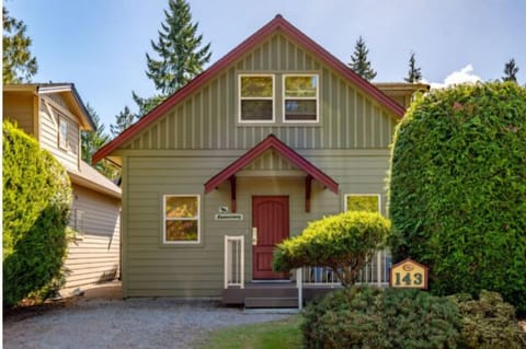 Welcome to Ravensong — your peaceful coastal retreat.