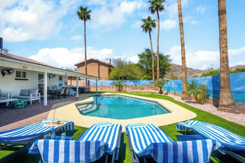 Private pool, resort like.