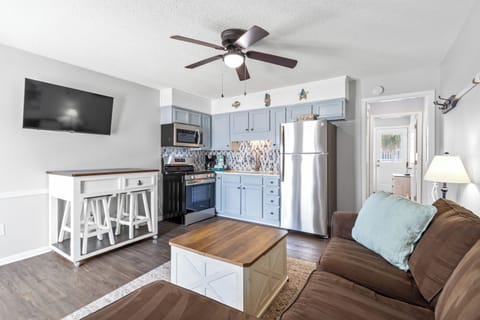 Beautiful living room with all new appliances 