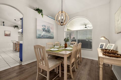 Dining area image 1