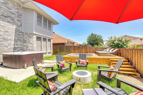 Backyard | Hot Tub | Fire Pit | 7 Mi to AT&T Stadium