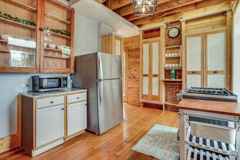 Kitchen | 1st Floor | Keurig Coffee Maker | Cooking Basics