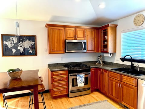 Private kitchen & open dining