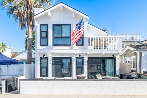 Enjoy exclusive access to this Newport Beach home, featuring both the ground-level and upper-level residences
                