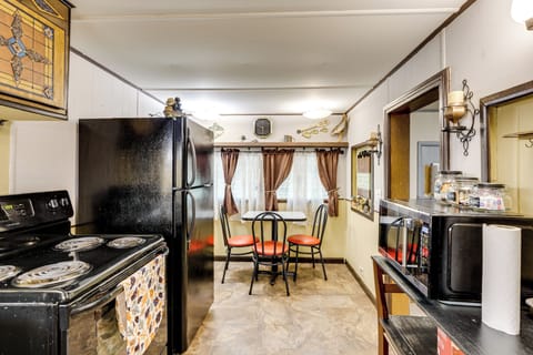 Kitchen | Dishware & Flatware