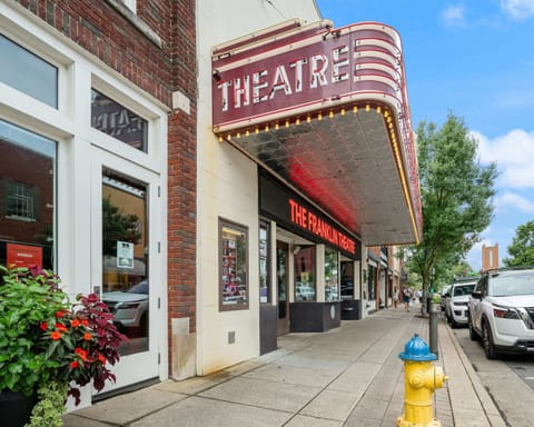 Walking Distance to Downtown Franklin