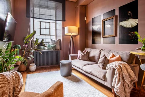 Living Room / Lounge